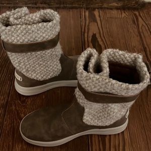 Hey Dude winter boots